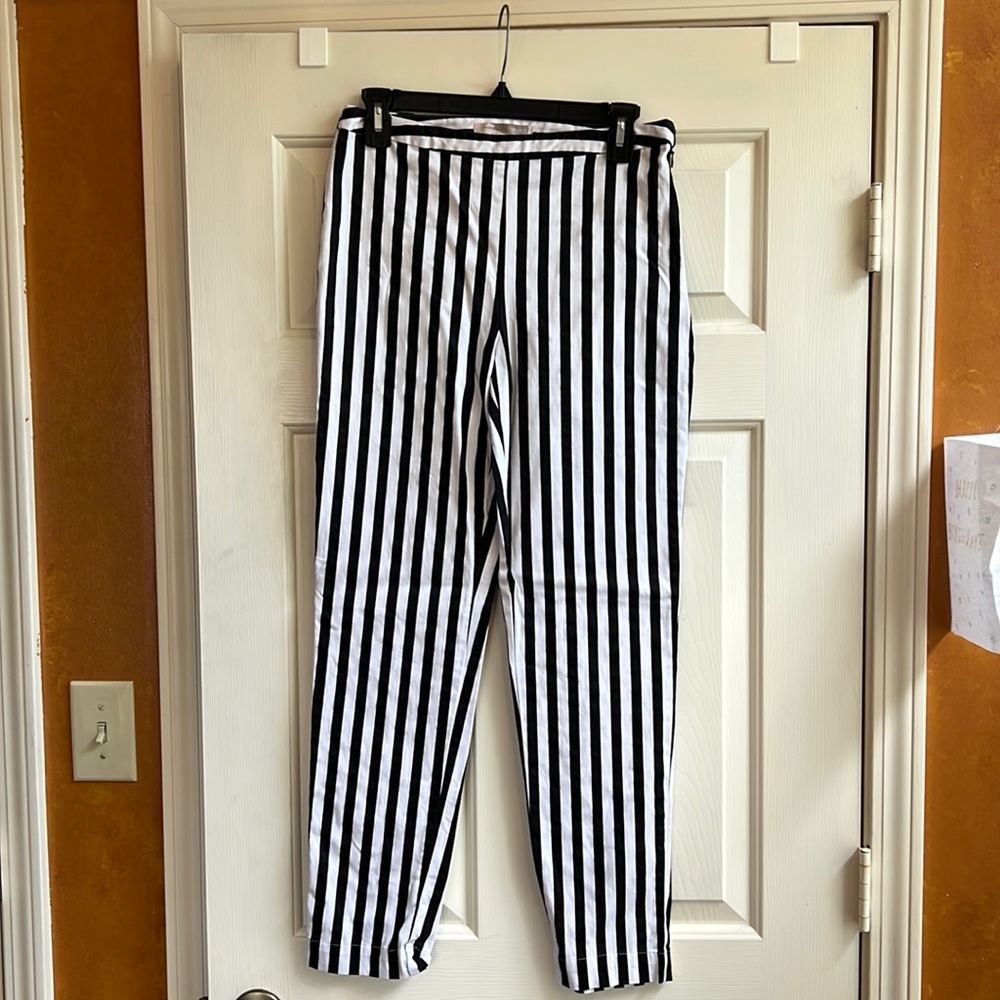 Forever21 striped pants in black and white size M